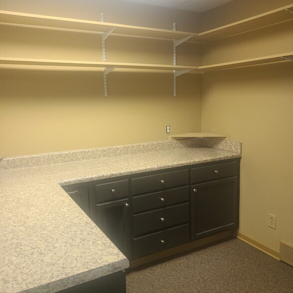 More Photos Of 4735-4739 Spottswood Ave, Memphis Medical For Sale