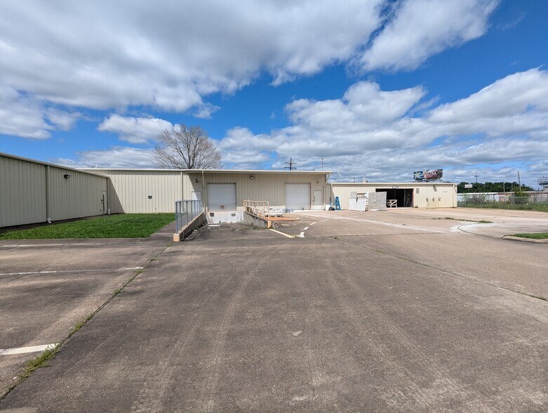 More Photos Of 6095 College St, Beaumont Office For Sale