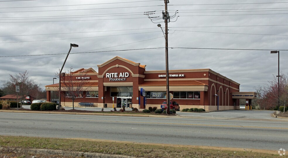 Primary Photo Of 2723 Main St, Newberry Drugstore For Lease