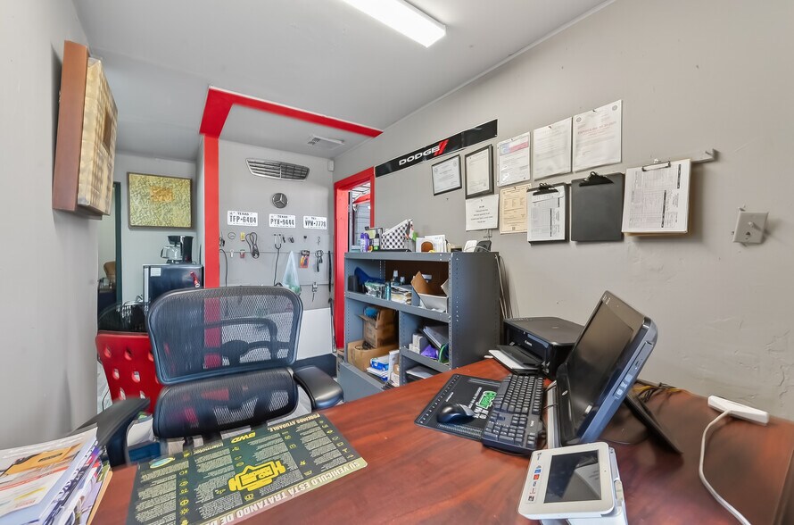 More Photos Of 10090 S Gessner, Houston General Retail For Sale