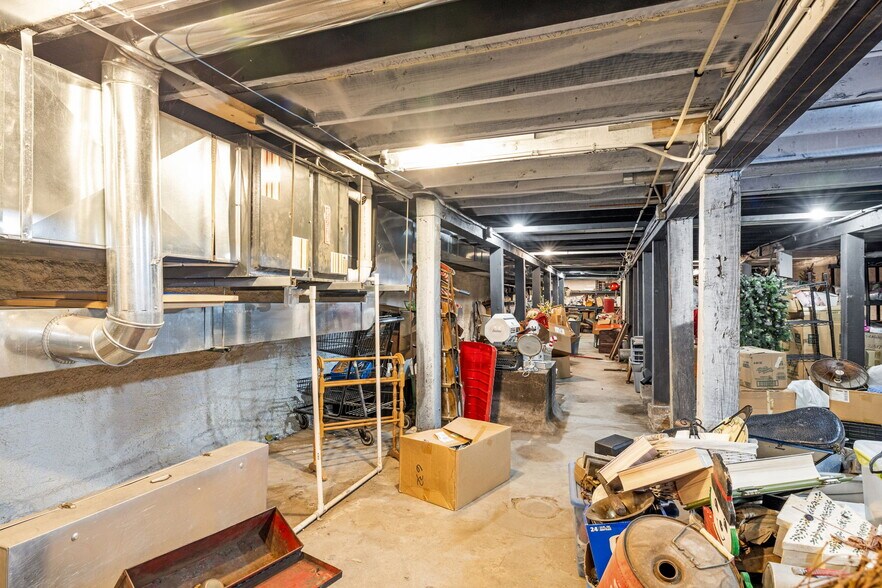 More Photos Of 126 S Main St, Gilman Showroom For Sale