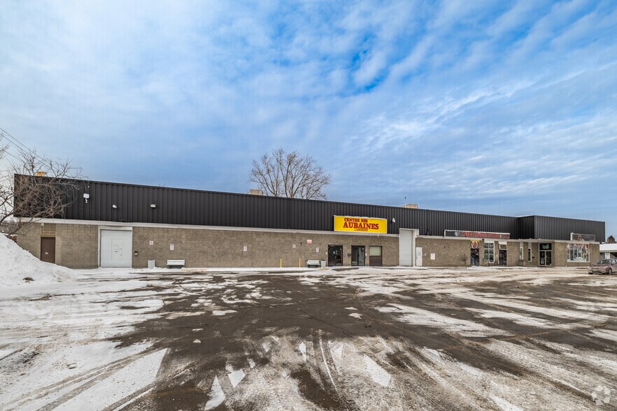 More Photos Of 140 Boul Gréber, Gatineau General Retail For Lease