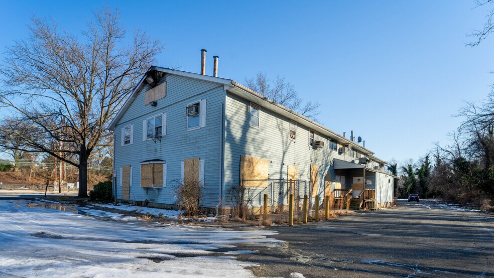 More Photos Of 5820 Southwestern Blvd, Halethorpe Flex For Sale