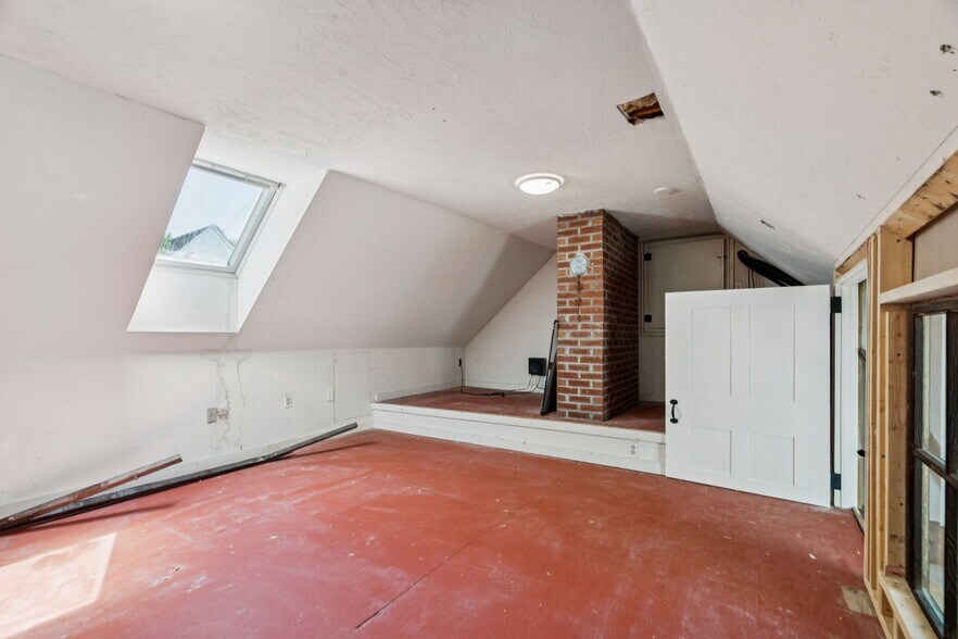 More Photos Of 26 Central St, Woodstock General Retail For Sale