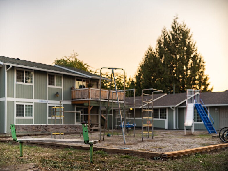More Photos Of 125 Gateway Blvd, Cottage Grove Apartments For Sale