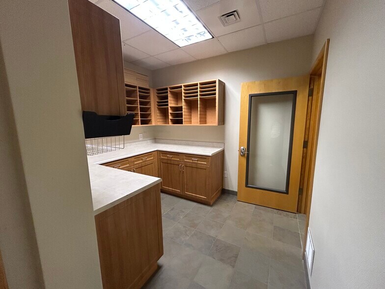 More Photos Of 525 SW Umatilla St, Redmond Office For Sale