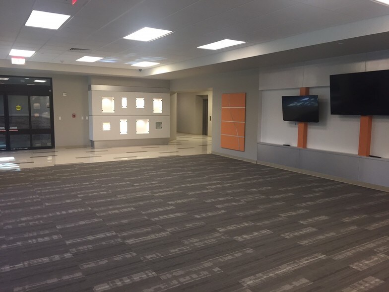 More Photos Of 17506 Red Oak Dr, Houston Hospital For Lease