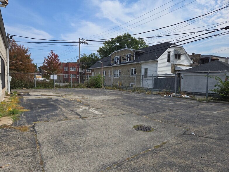 More Photos Of 3711 W Lawrence Ave, Chicago Office Residential For Lease