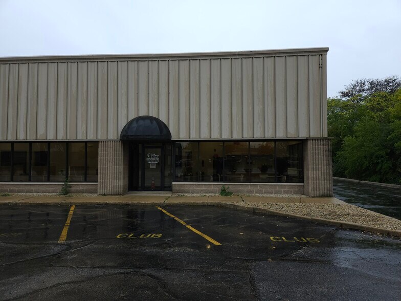 More Photos Of 825 W 75th St, Willowbrook Light Manufacturing For Lease