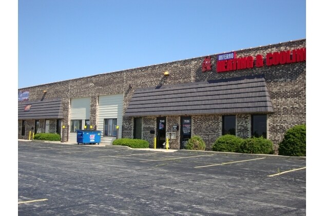 More Photos Of 15624-15658 S 70th Ct, Orland Park Distribution For Lease