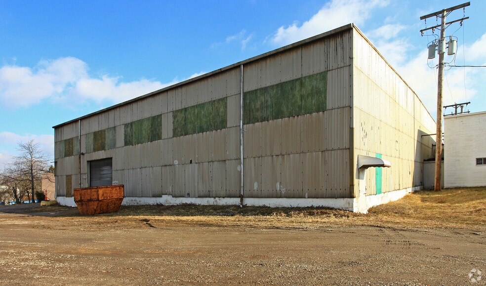 More Photos Of 1 W Interstate St, Bedford Warehouse For Lease