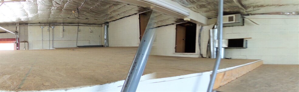More Photos Of 39 E William St, Delaware Light Distribution For Lease