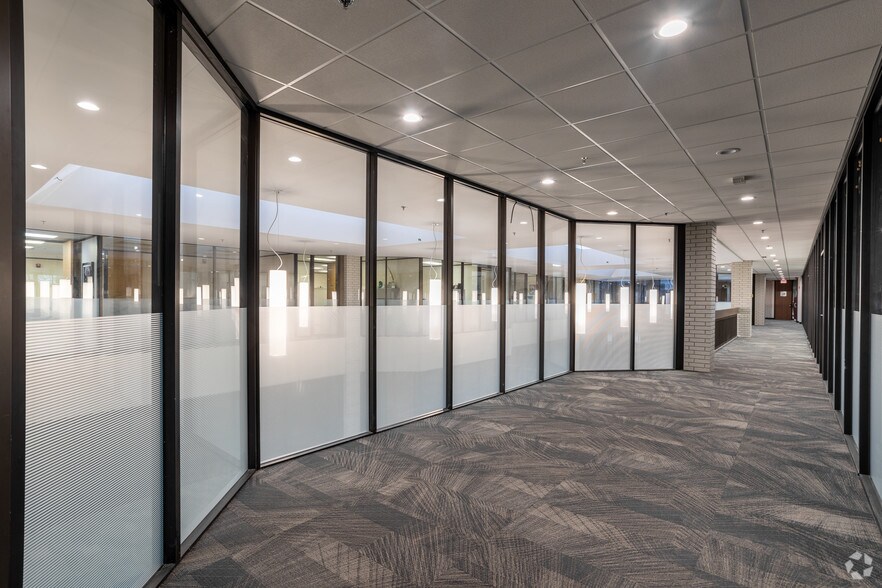 More Photos Of 425 N New Ballas Rd, Creve Coeur Office For Lease
