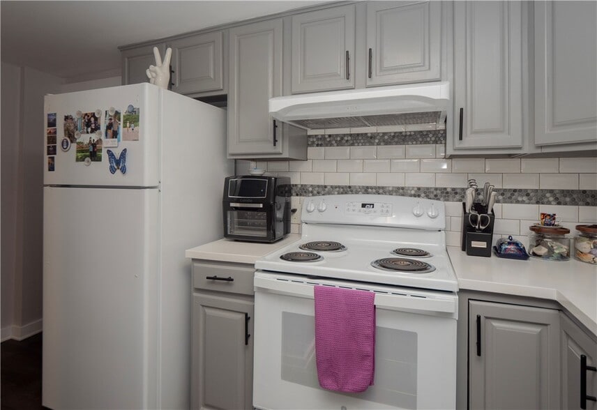 More Photos Of 130-132 Spring St, Newport Apartments For Sale