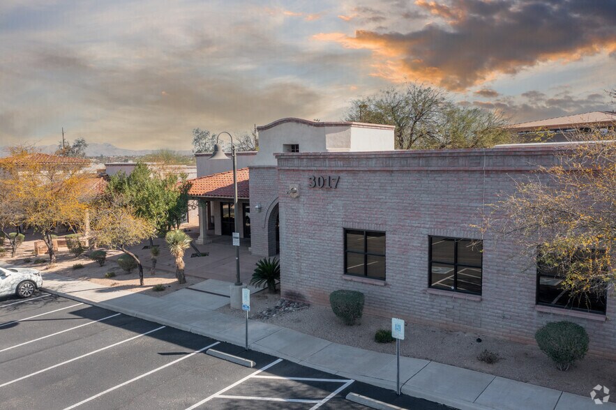 More Photos Of 3017 W Ina Rd, Tucson Office For Lease