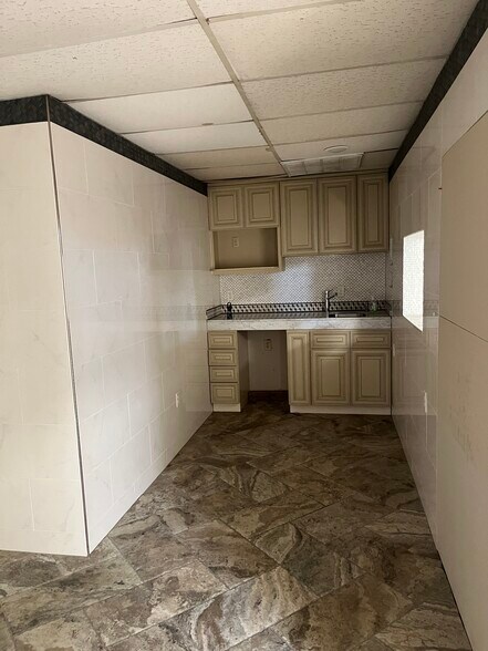 More Photos Of 1202 Falls St, Jonesboro Warehouse For Lease