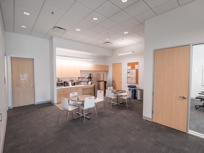 More Photos Of 3101 Eagles Nest St, Round Rock Flex For Lease