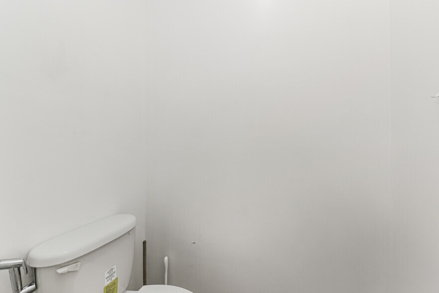 More Photos Of 4980 E 10th Ct, Hialeah Warehouse For Sale