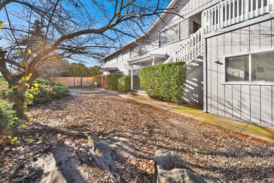 More Photos Of 1091 Del Sol Pl, Redding Apartments For Sale