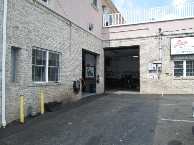 More Photos Of 525 Elm St, Kearny Auto Salvage Facility For Sale
