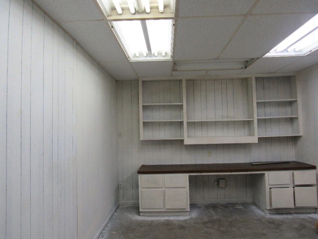 More Photos Of 600 Turner Dr, Palestine Warehouse For Sale