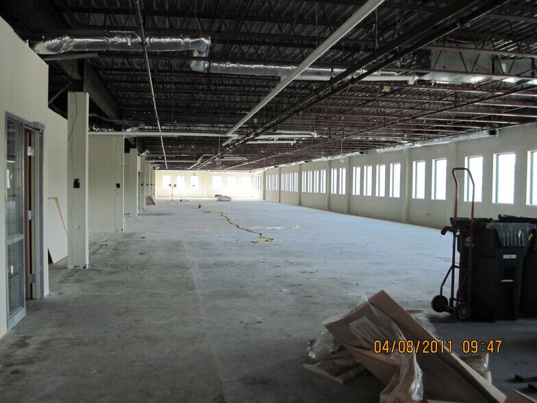 More Photos Of 500 Turnpike St, Canton Office For Lease