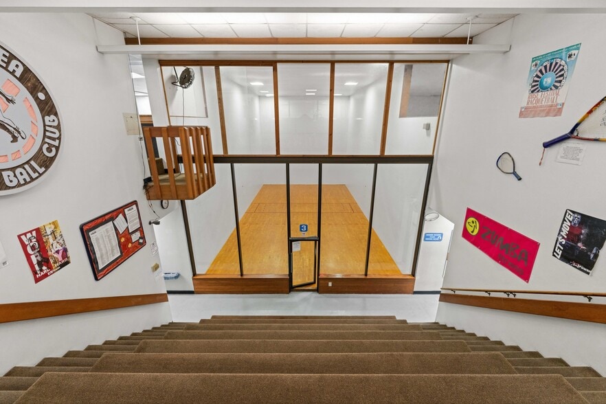 More Photos Of 985 Newmark Ave, Coos Bay Health Club For Sale