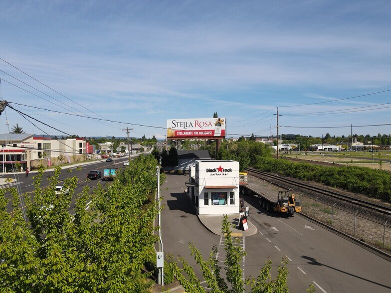 More Photos Of 21150 SW Tualatin Valley Hwy, Beaverton General Retail For Sale