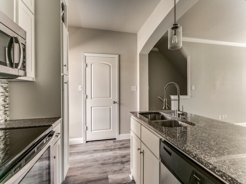 More Photos Of 391-347 E Main St, Lewisville Apartments For Sale