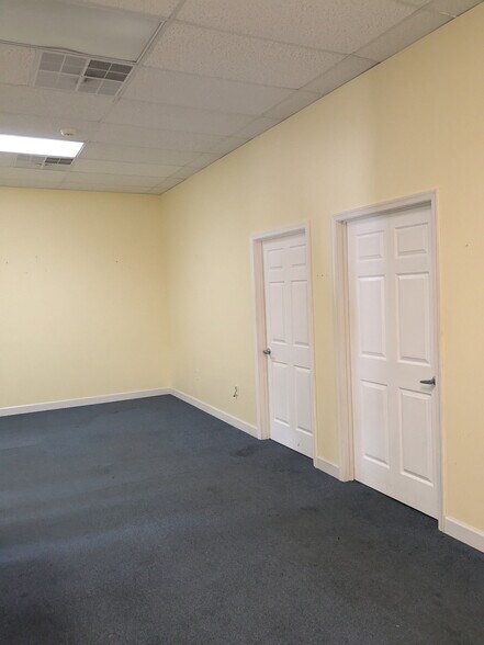 More Photos Of 2014 Renard Ct, Annapolis Showroom For Lease