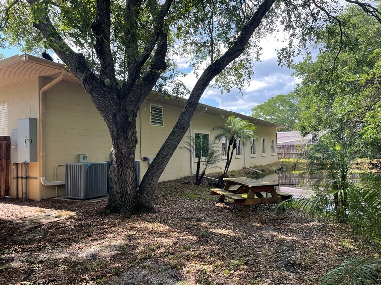 More Photos Of 8407 Pinehurst Dr, Tampa Office For Lease