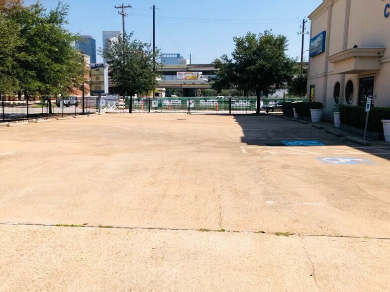 More Photos Of 2105 Jackson St, Houston Office For Lease