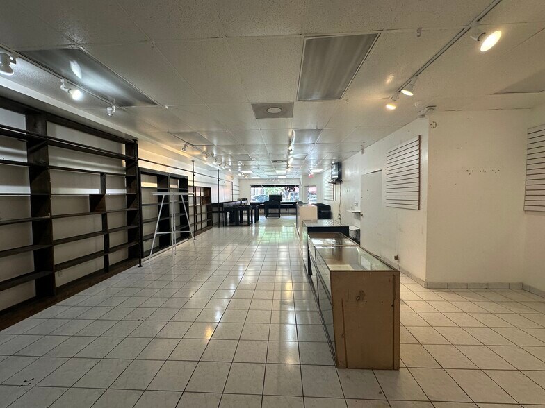 More Photos Of 2028 Hollywood Blvd, Hollywood Storefront Retail Residential For Lease