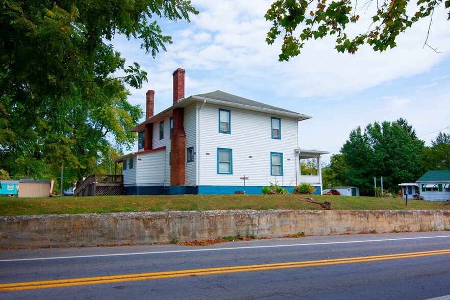 More Photos Of 101 Davis st, Alderson Freestanding For Sale