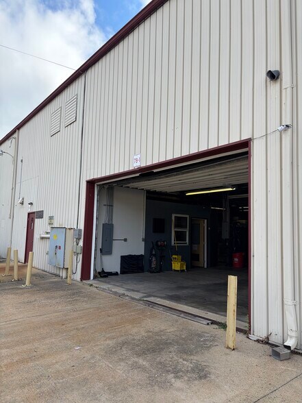 More Photos Of 78 W Main St, Reinholds Warehouse For Lease