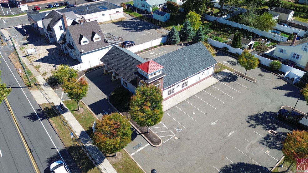More Photos Of 774 Farmington Ave, Bristol Bank For Lease