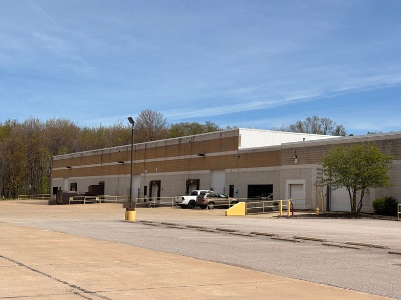 More Photos Of 2831 Center Rd, Brunswick Warehouse For Lease