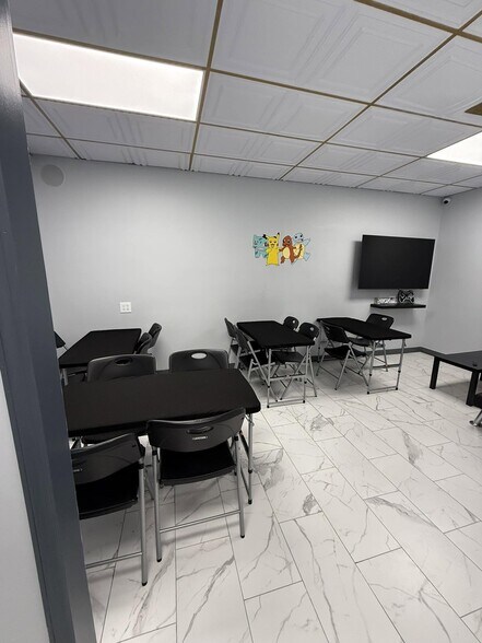 More Photos Of 202-206 E Main St, Patchogue Freestanding For Lease