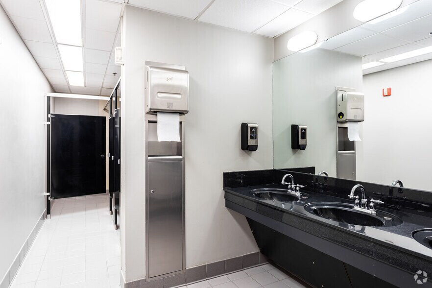 More Photos Of 10805 Sunset Office Dr, Sunset Hills Office For Lease