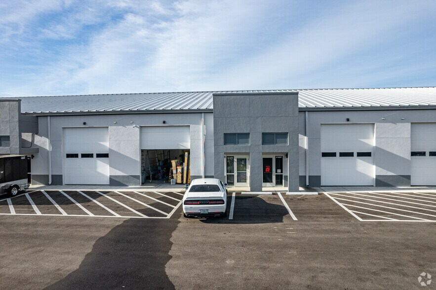 More Photos Of 3939 Tollhouse Dr, Naples Warehouse For Lease