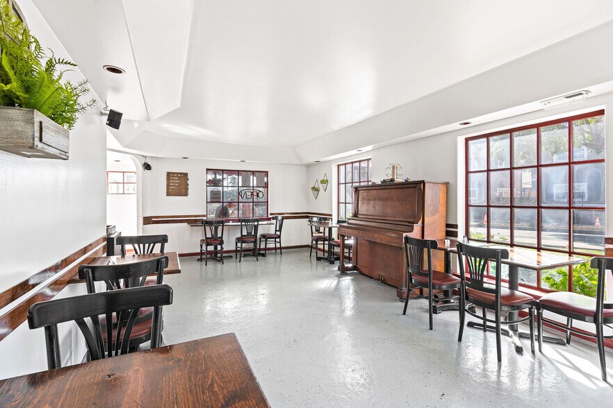 More Photos Of 21245 E Cliff Dr, Santa Cruz Storefront Retail Office For Lease