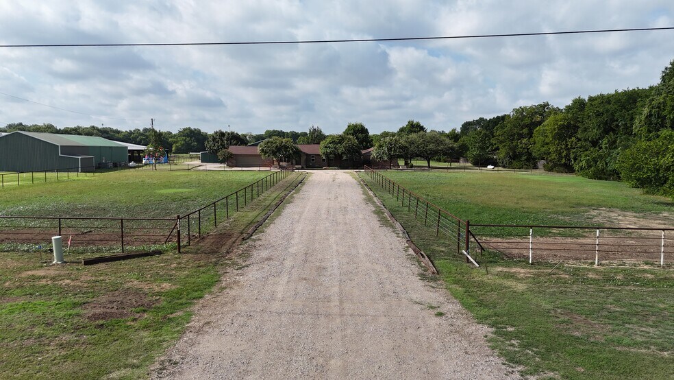 More Photos Of 1003 FM664 Ferris, TX, Red Oak Office For Sale