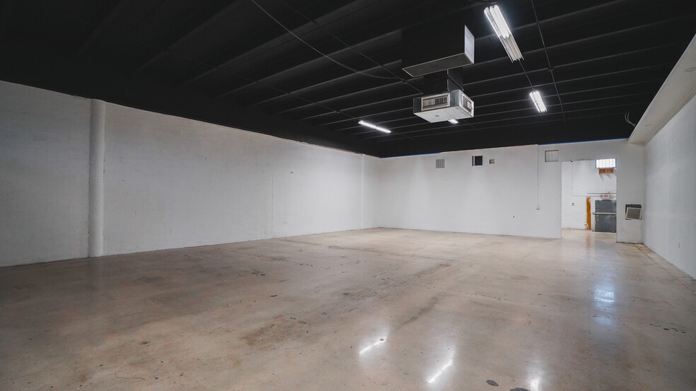 More Photos Of 7101 N Miami Ave, Miami Flex For Lease