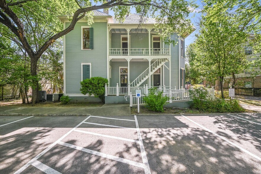More Photos Of 2210 San Gabriel St, Austin Office Residential For Sale