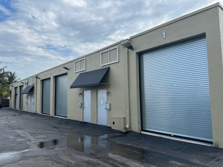 More Photos Of 6854 NW 75th St, Medley Warehouse For Lease