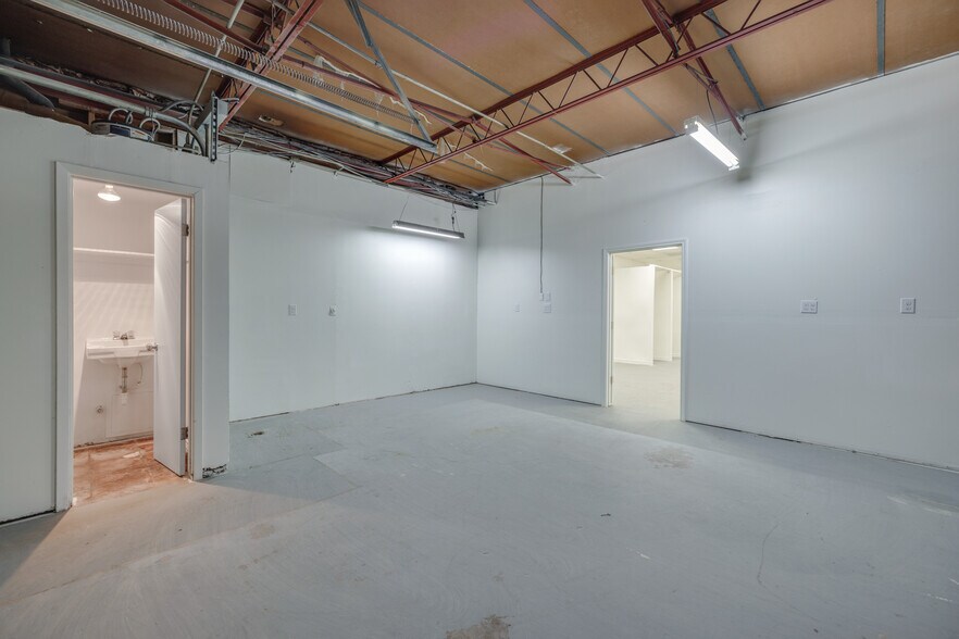 More Photos Of 623-627 Pine St, Abilene Storefront For Sale