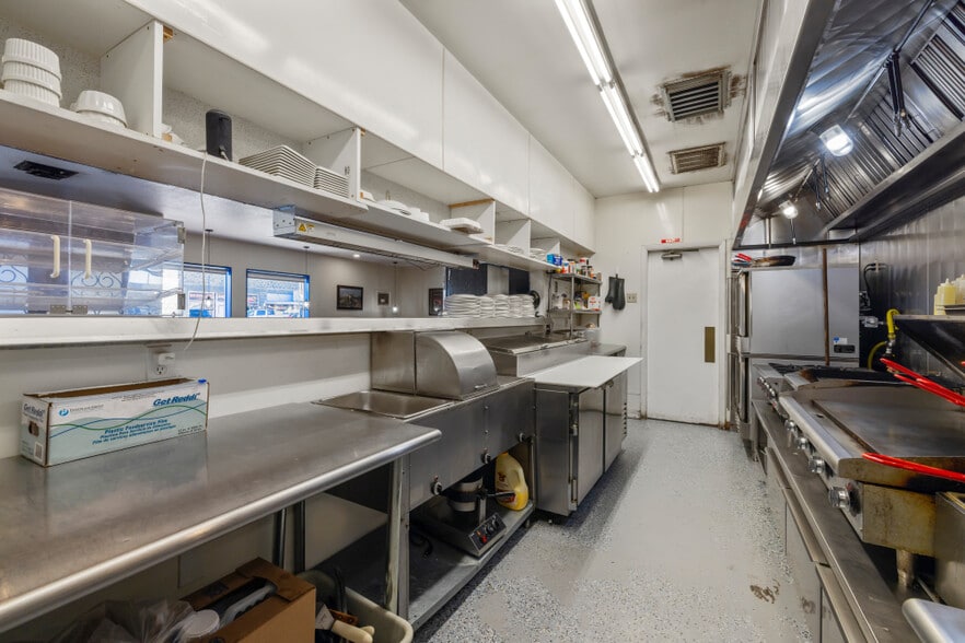 More Photos Of 2126 Broadway st, Malin Sports And Entertainment For Sale