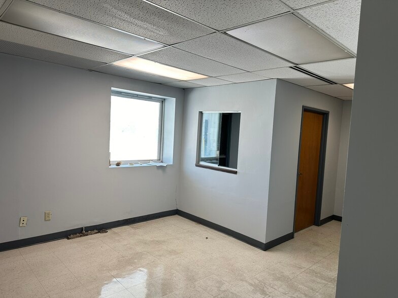 More Photos Of 217 S Belmont Ave, Indianapolis Warehouse For Lease