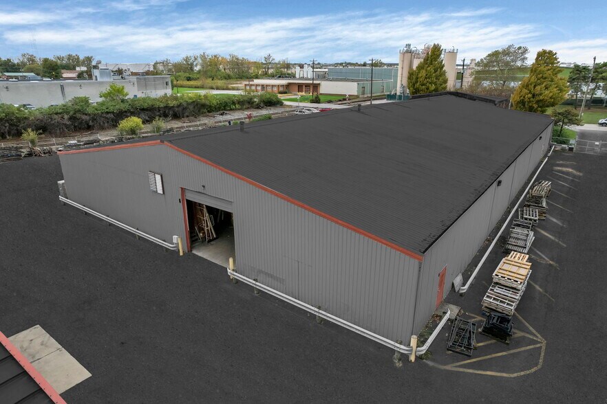 More Photos Of 850 Kaderly Dr, Columbus Warehouse For Lease