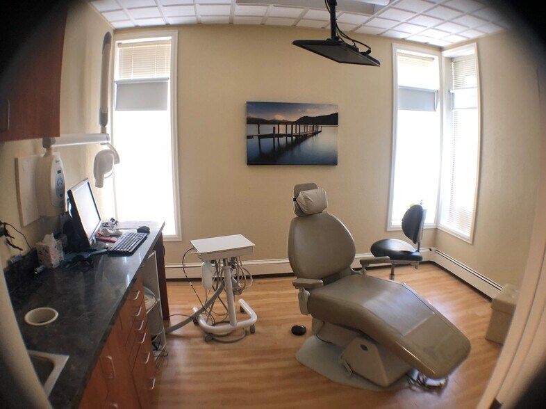 More Photos Of 1013 N Main St, Oshkosh Office For Sale